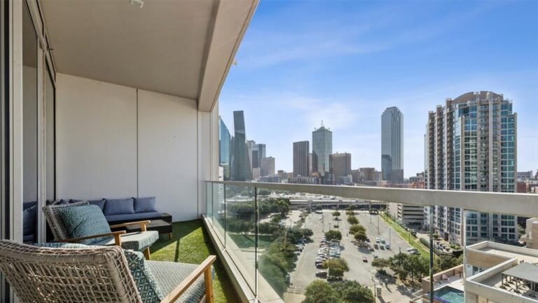 Top Hotels with Balconies in Dallas | Best Rooms with a View