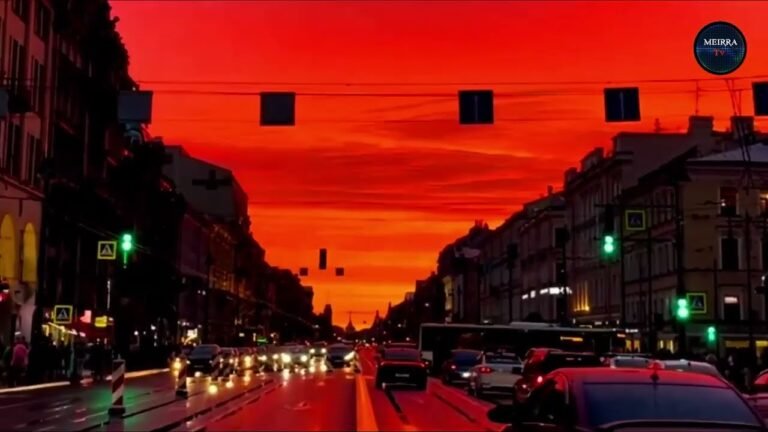 Biteye ubwoba! ijuru rihindutse amaraso 😲 The sky turns red in Saint-Petersburg/Russia