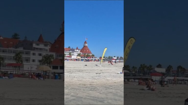 🇺🇸Island Beach in San Diego California#shorts